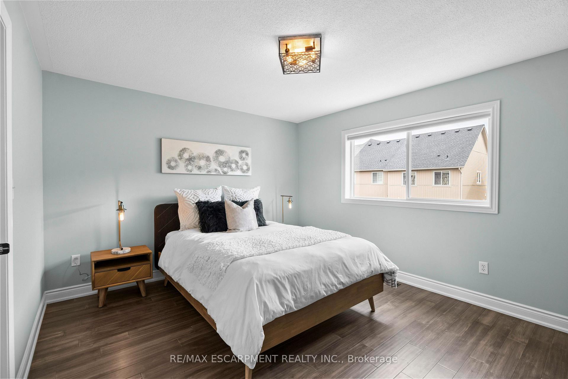 Photo 19 of 76 Blue Sky Trail, Hamilton, Waterdown — HOMEH