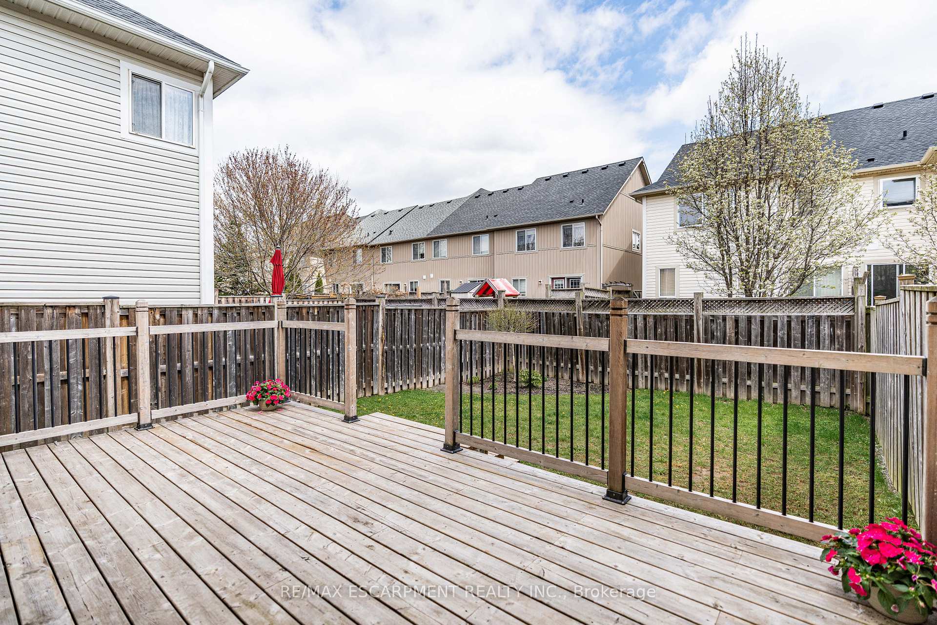 Photo 32 of 76 Blue Sky Trail, Hamilton, Waterdown — HOMEH