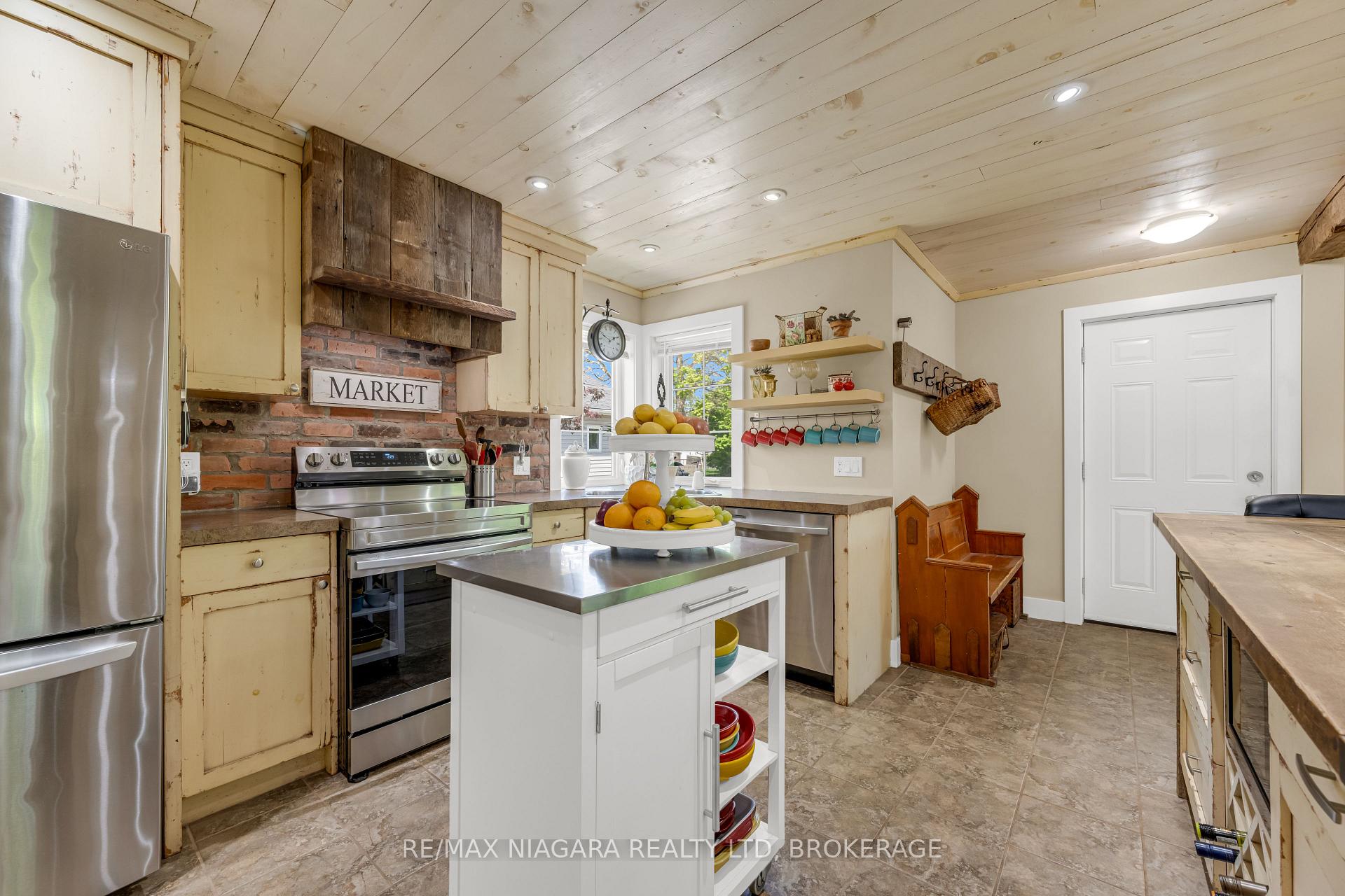 Photo 8 of 85 Booth Street, St. Catharines, Vine/Linwell — HOMEH