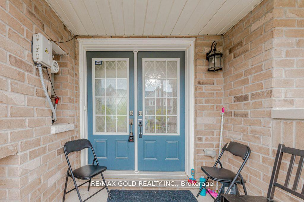 Photo 5 of 475 Queen Mary Drive, Brampton, Northwest Brampton — HOMEH