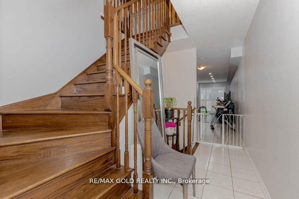 Photo 7 of 475 Queen Mary Drive, Brampton, Northwest Brampton — HOMEH