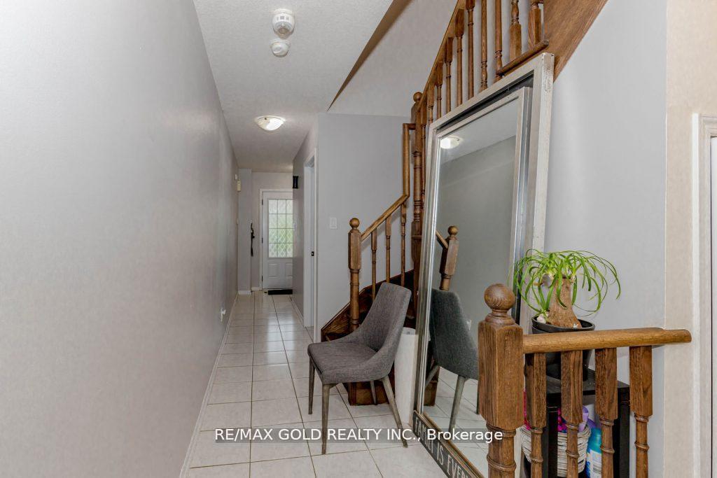 Photo 8 of 475 Queen Mary Drive, Brampton, Northwest Brampton — HOMEH