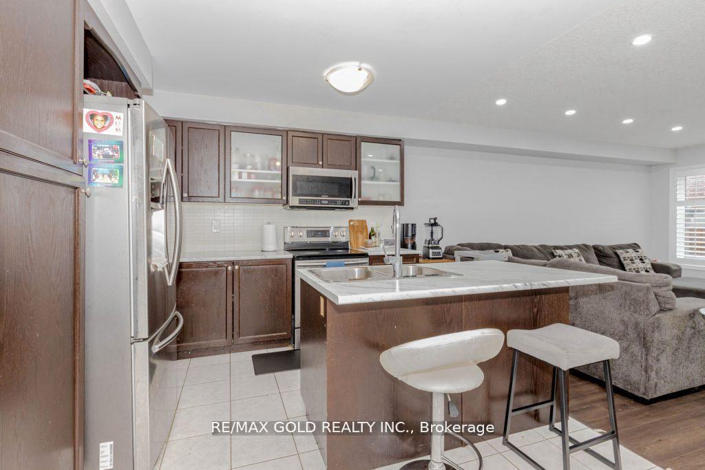 Photo 10 of 475 Queen Mary Drive, Brampton, Northwest Brampton — HOMEH