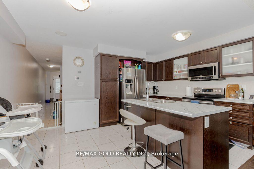 Photo 11 of 475 Queen Mary Drive, Brampton, Northwest Brampton — HOMEH