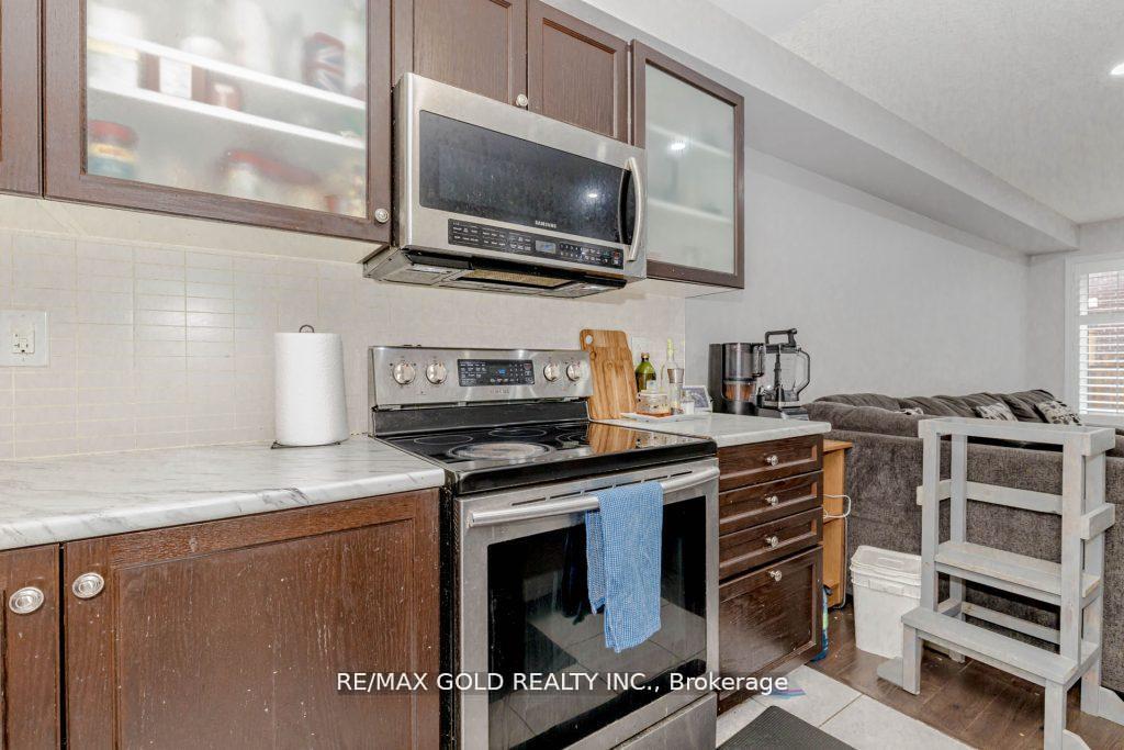 Photo 13 of 475 Queen Mary Drive, Brampton, Northwest Brampton — HOMEH
