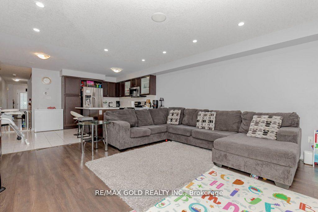 Photo 16 of 475 Queen Mary Drive, Brampton, Northwest Brampton — HOMEH
