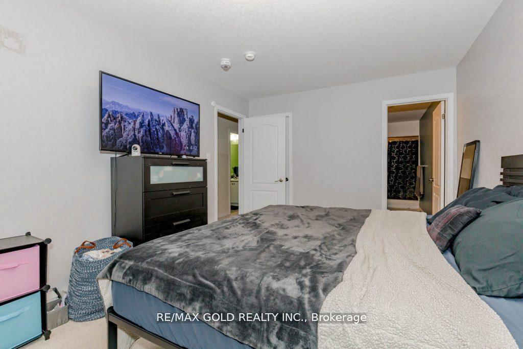 Photo 24 of 475 Queen Mary Drive, Brampton, Northwest Brampton — HOMEH