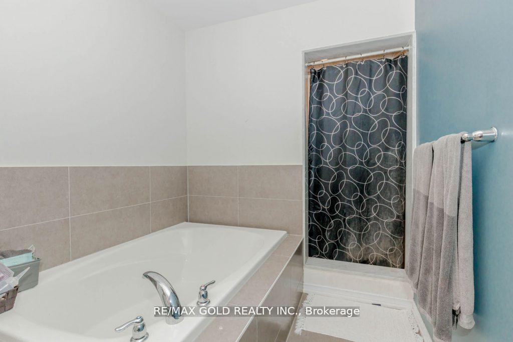 Photo 27 of 475 Queen Mary Drive, Brampton, Northwest Brampton — HOMEH