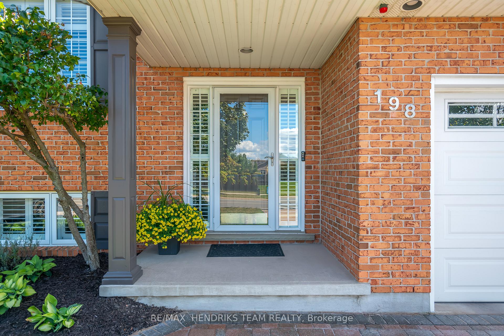 Photo 2 of 198 First Street Louth, St. Catharines, Grapeview — HOMEH