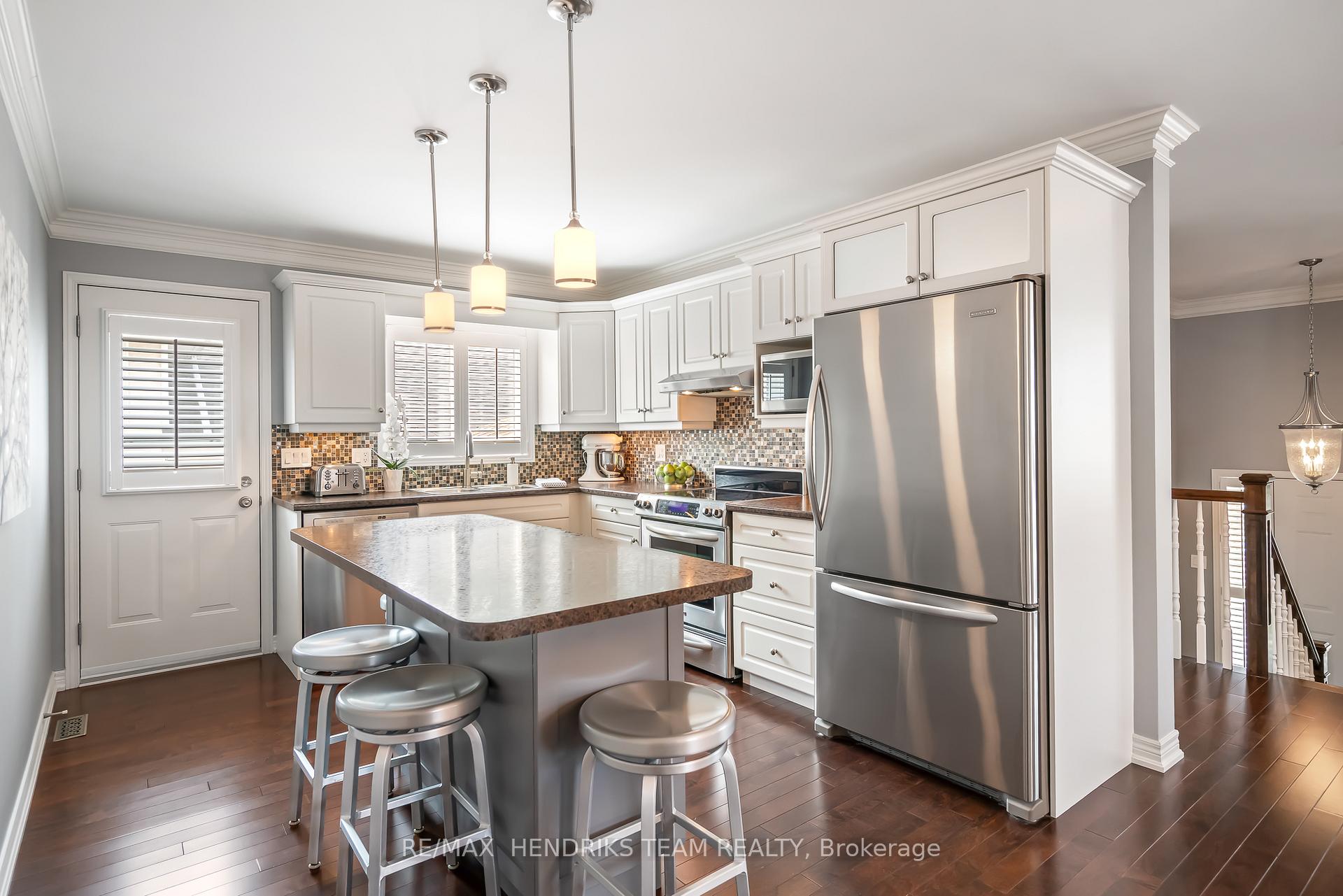 Photo 8 of 198 First Street Louth, St. Catharines, Grapeview — HOMEH