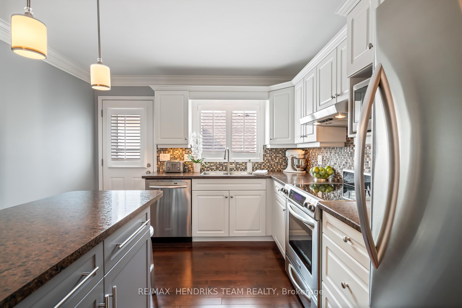 Photo 9 of 198 First Street Louth, St. Catharines, Grapeview — HOMEH