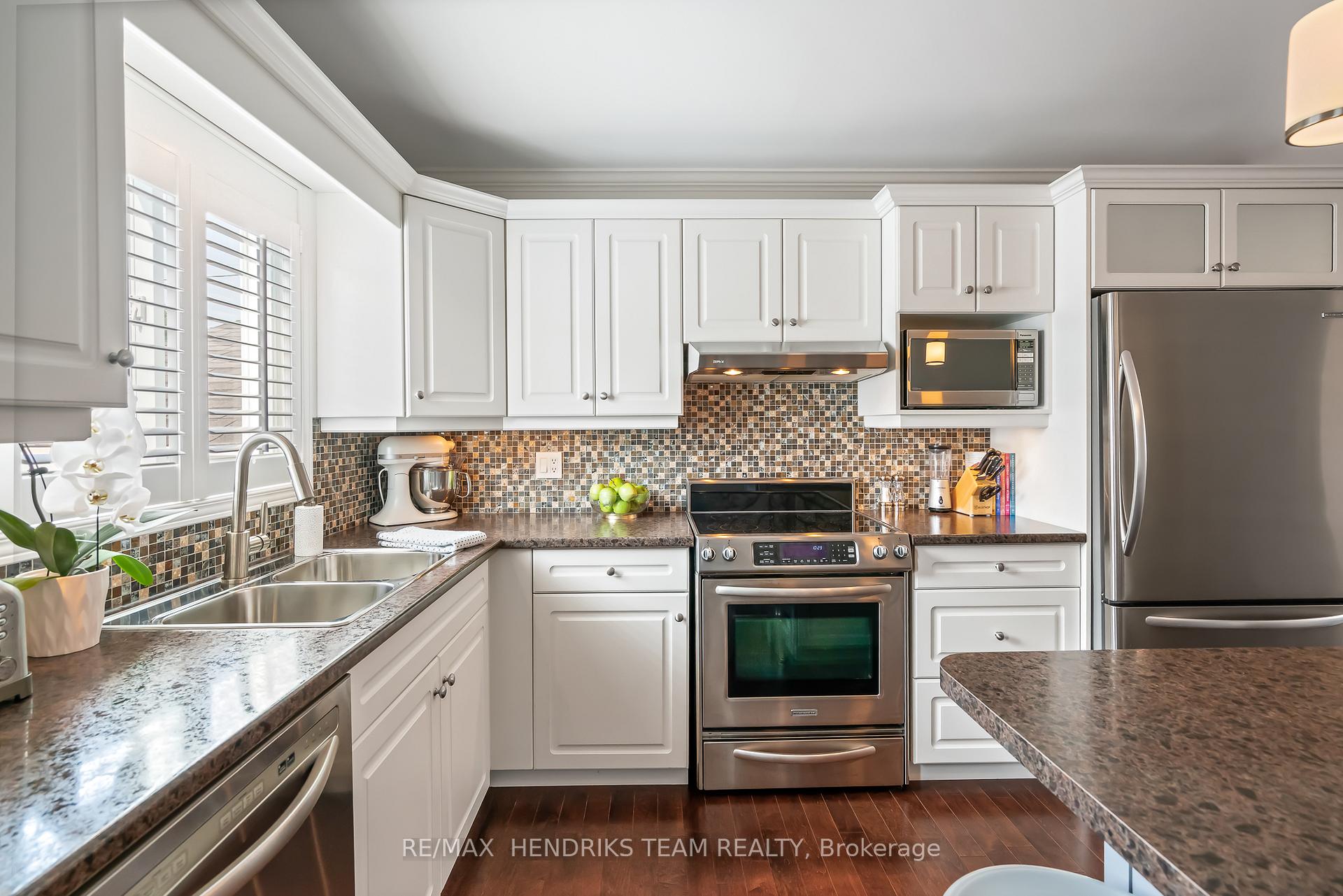 Photo 10 of 198 First Street Louth, St. Catharines, Grapeview — HOMEH