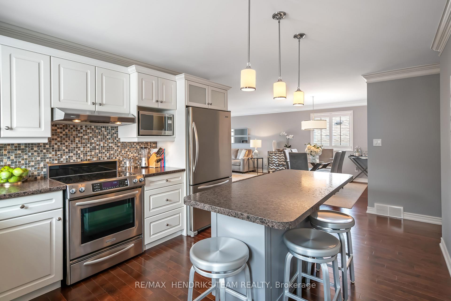 Photo 11 of 198 First Street Louth, St. Catharines, Grapeview — HOMEH