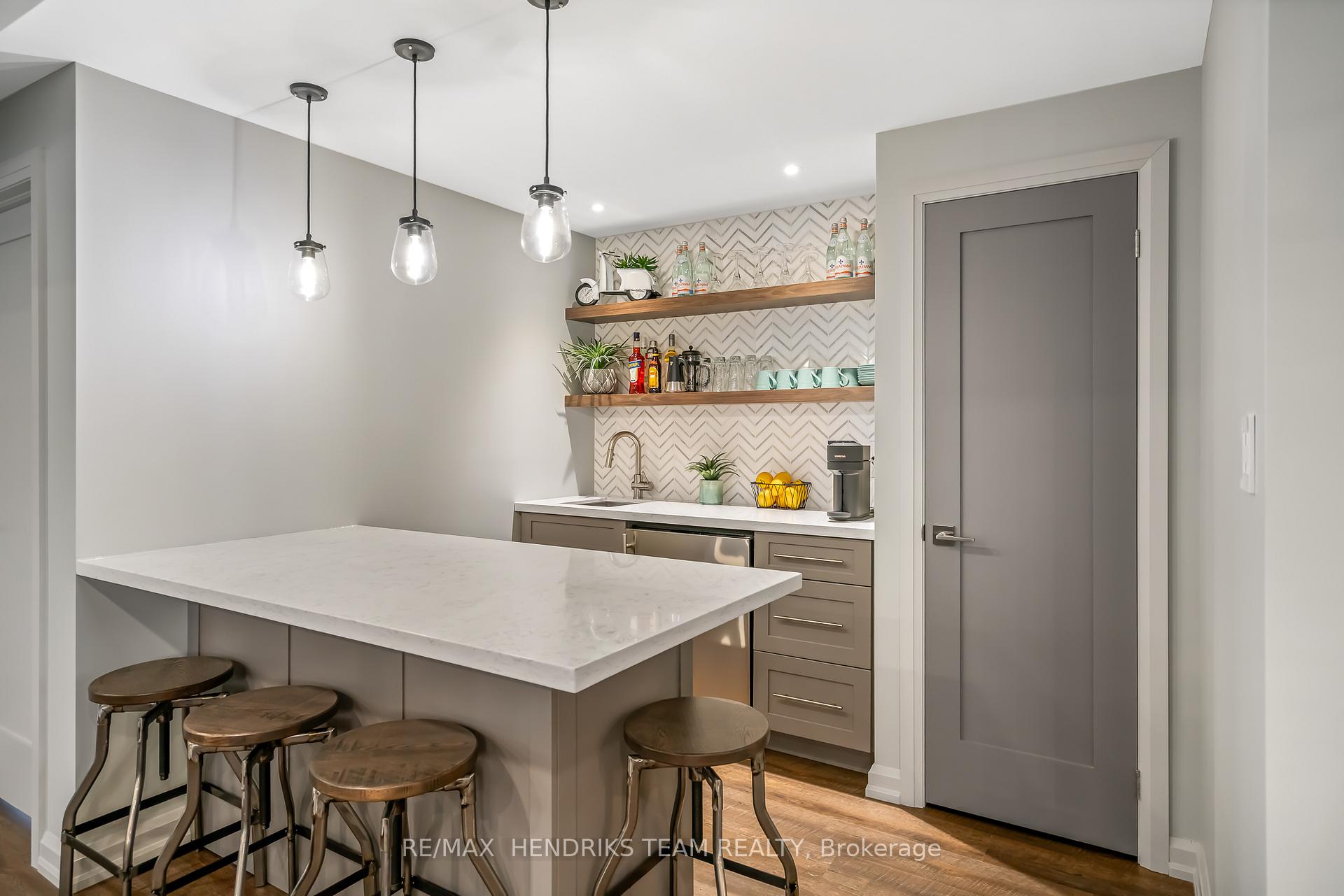 Photo 21 of 198 First Street Louth, St. Catharines, Grapeview — HOMEH
