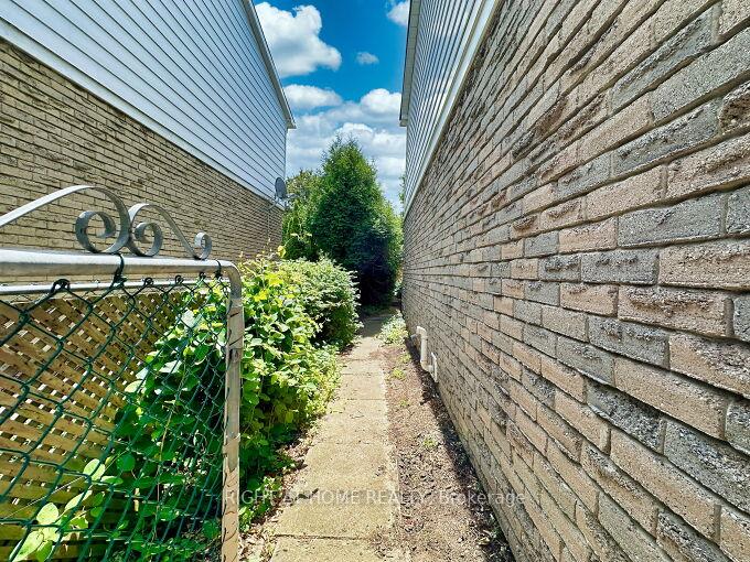 Photo 30 of 191 Royal Salisbury Way, Brampton, Madoc — HOMEH