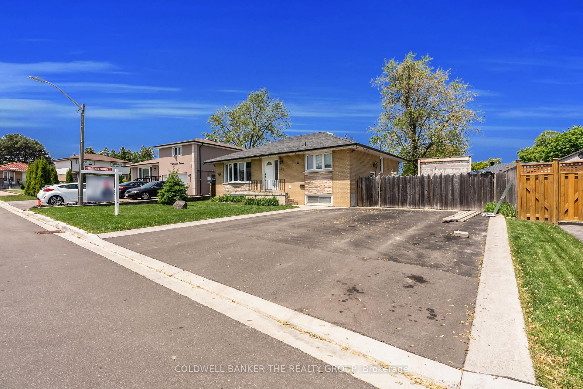 Photo 1 of 12 Sherwood Crescent, Brampton, Northwood Park — HOMEH
