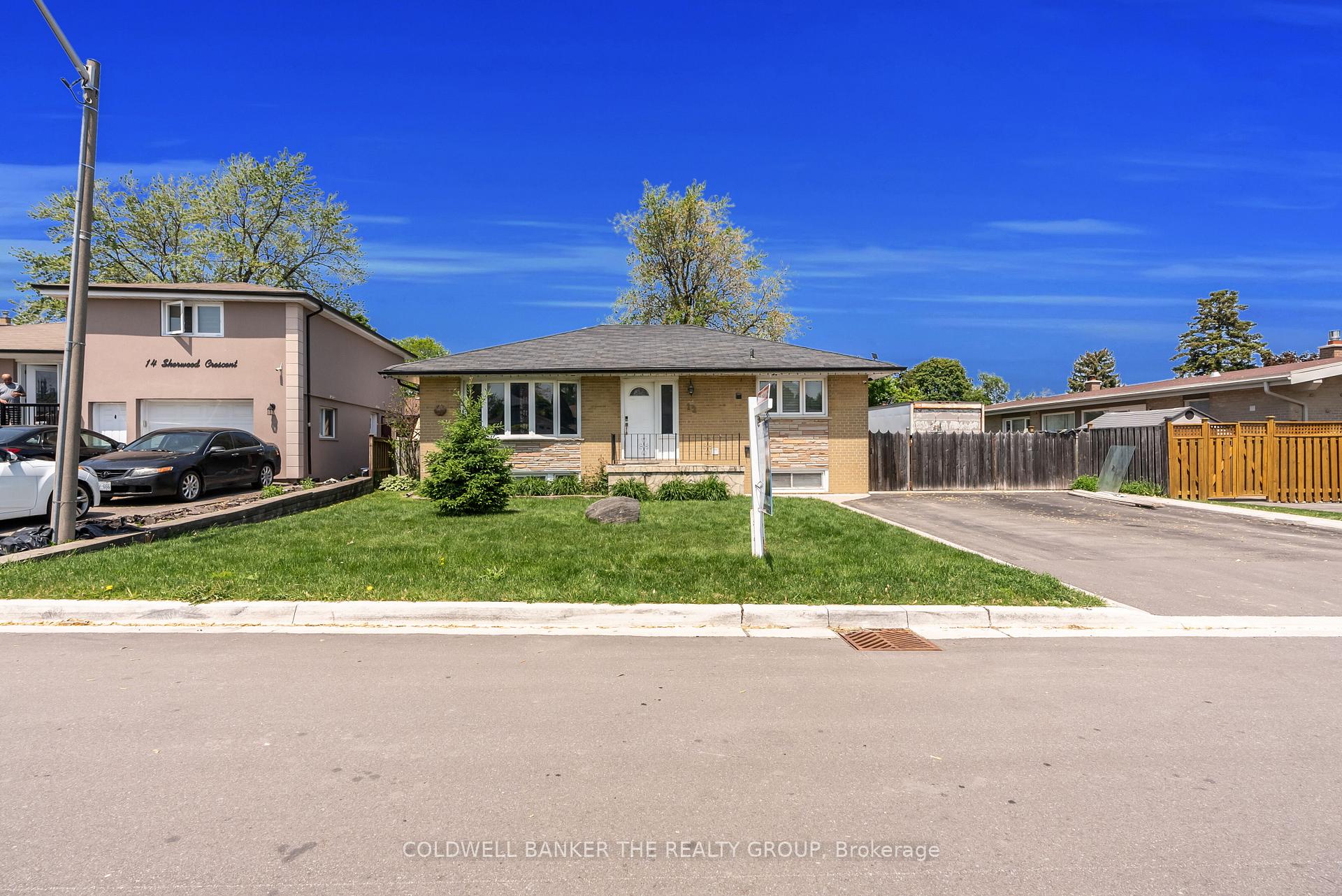 Photo 8 of 12 Sherwood Crescent, Brampton, Northwood Park — HOMEH