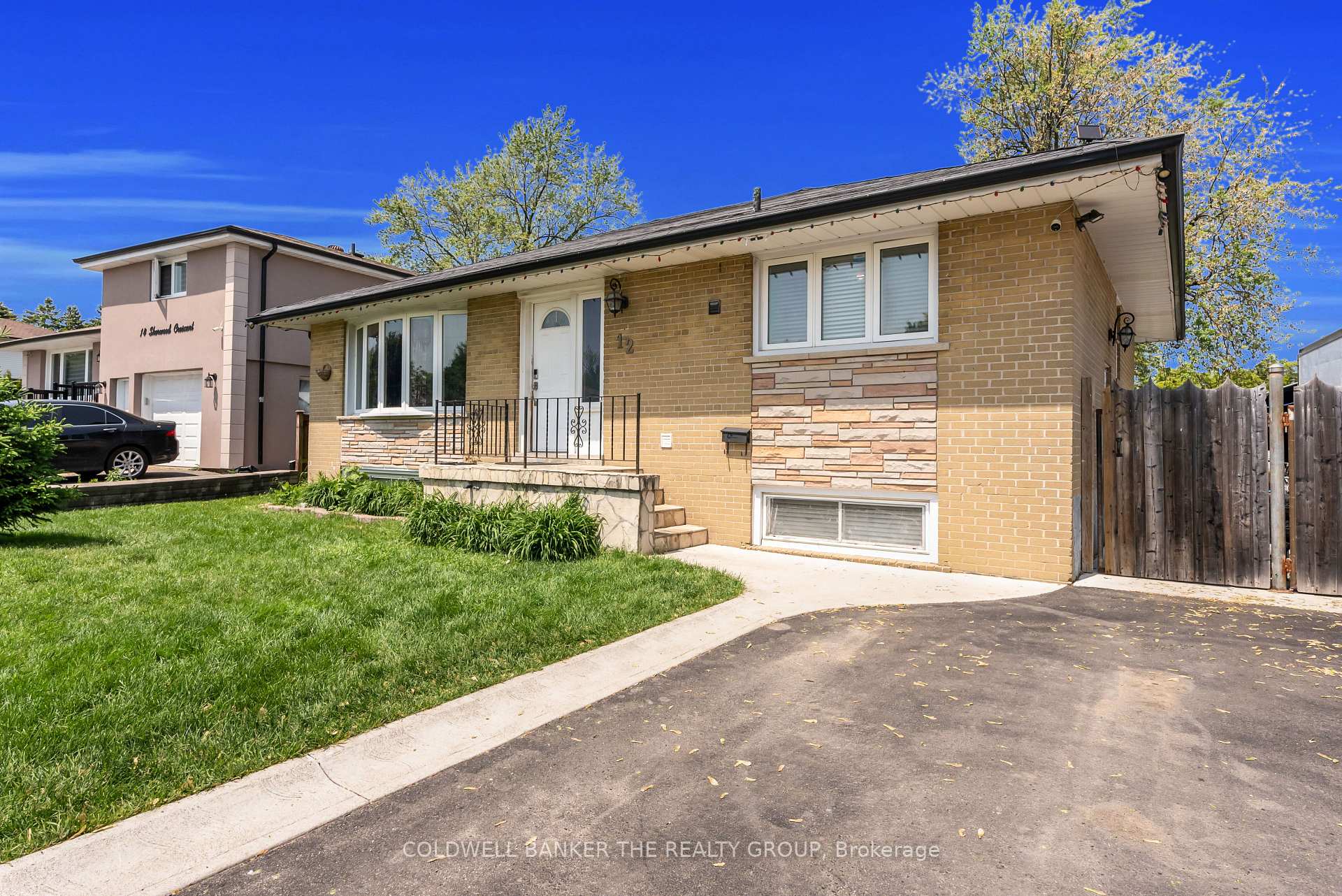 Photo 4 of 12 Sherwood Crescent, Brampton, Northwood Park — HOMEH