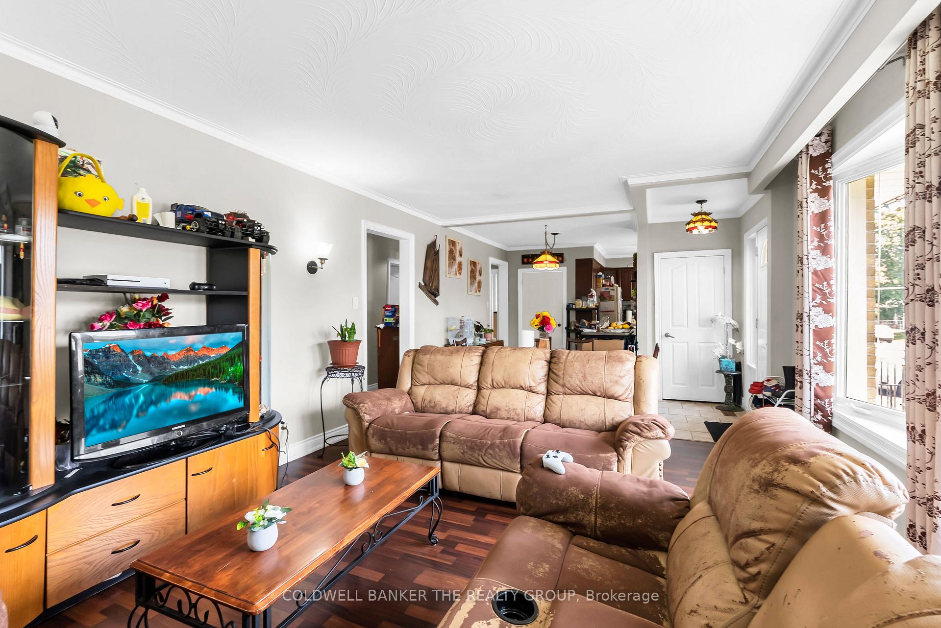 Photo 3 of 12 Sherwood Crescent, Brampton, Northwood Park — HOMEH
