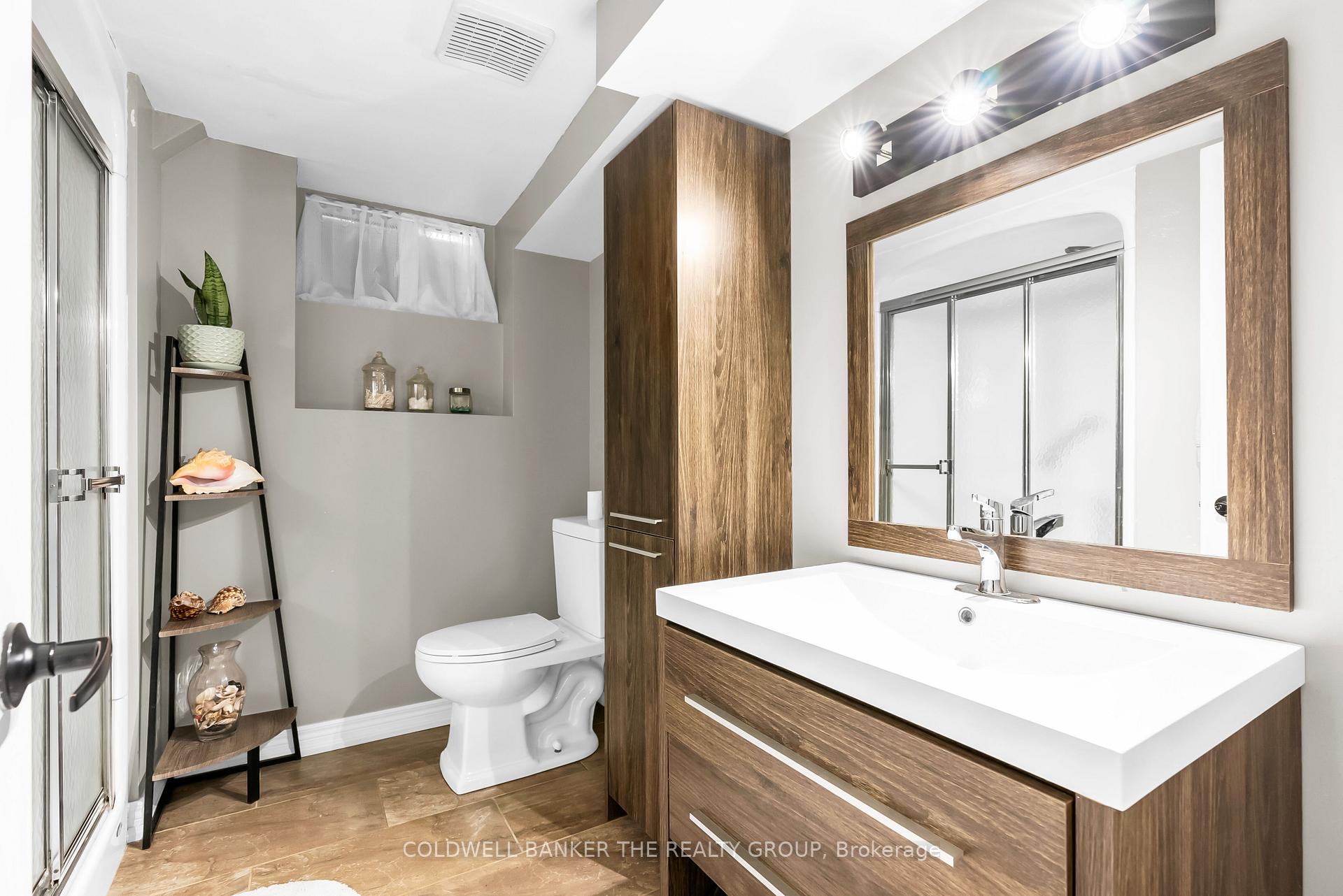 Photo 13 of 12 Sherwood Crescent, Brampton, Northwood Park — HOMEH