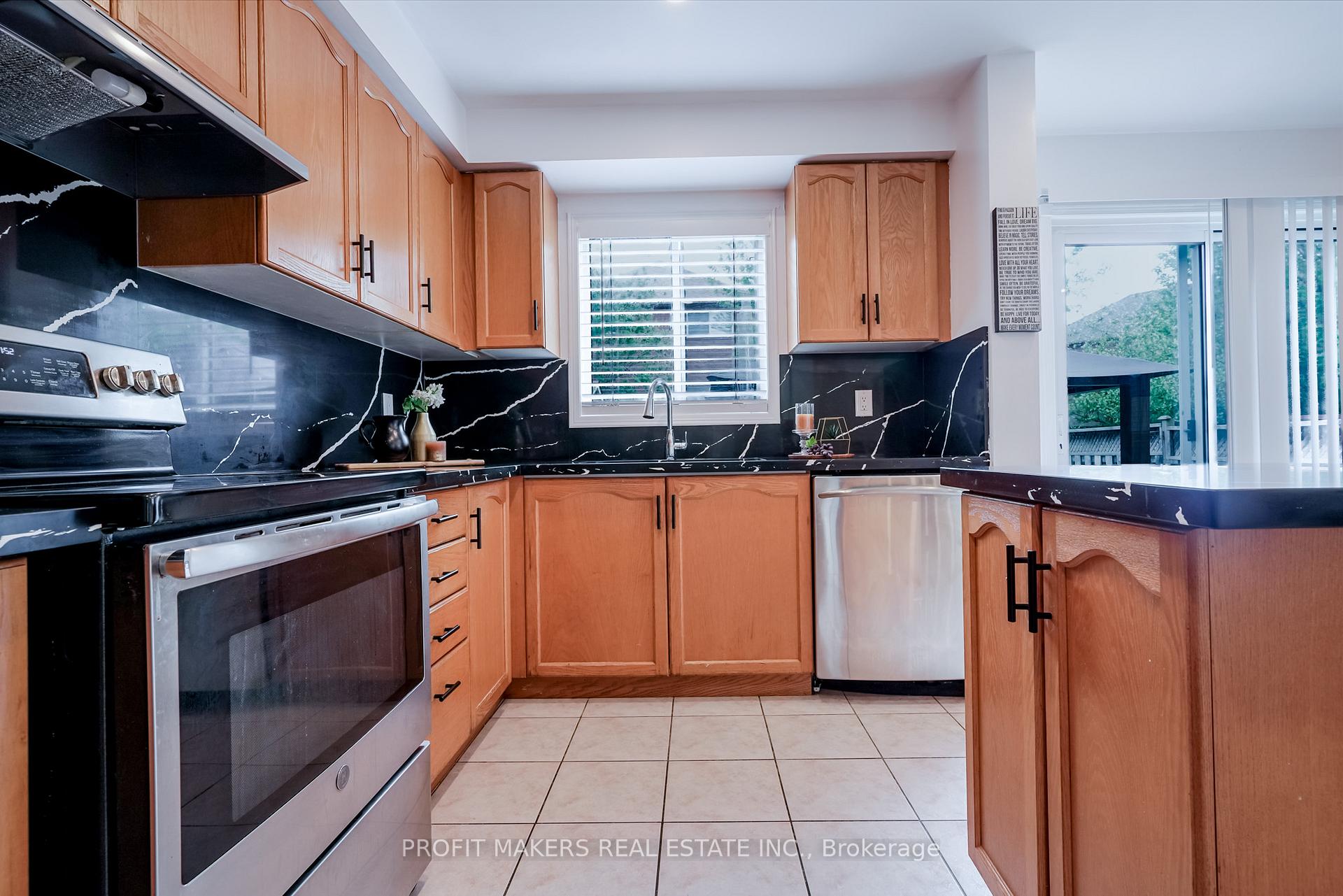 Photo 17 of 64 Tiller Trail, Brampton, Fletcher's Creek Village — HOMEH