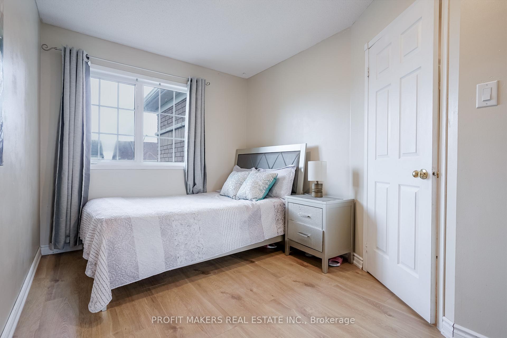 Photo 11 of 64 Tiller Trail, Brampton, Fletcher's Creek Village — HOMEH