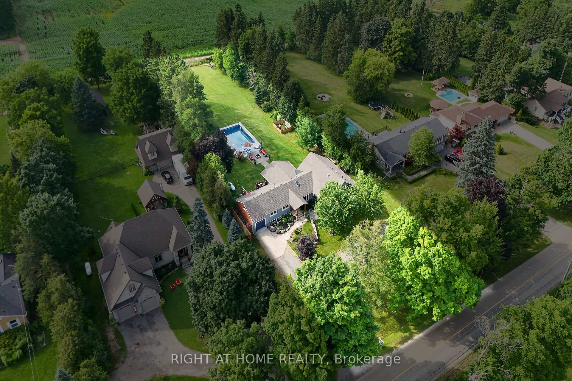 Photo 2 of 307 8th Concession Road E, Hamilton, Rural Flamborough — HOMEH