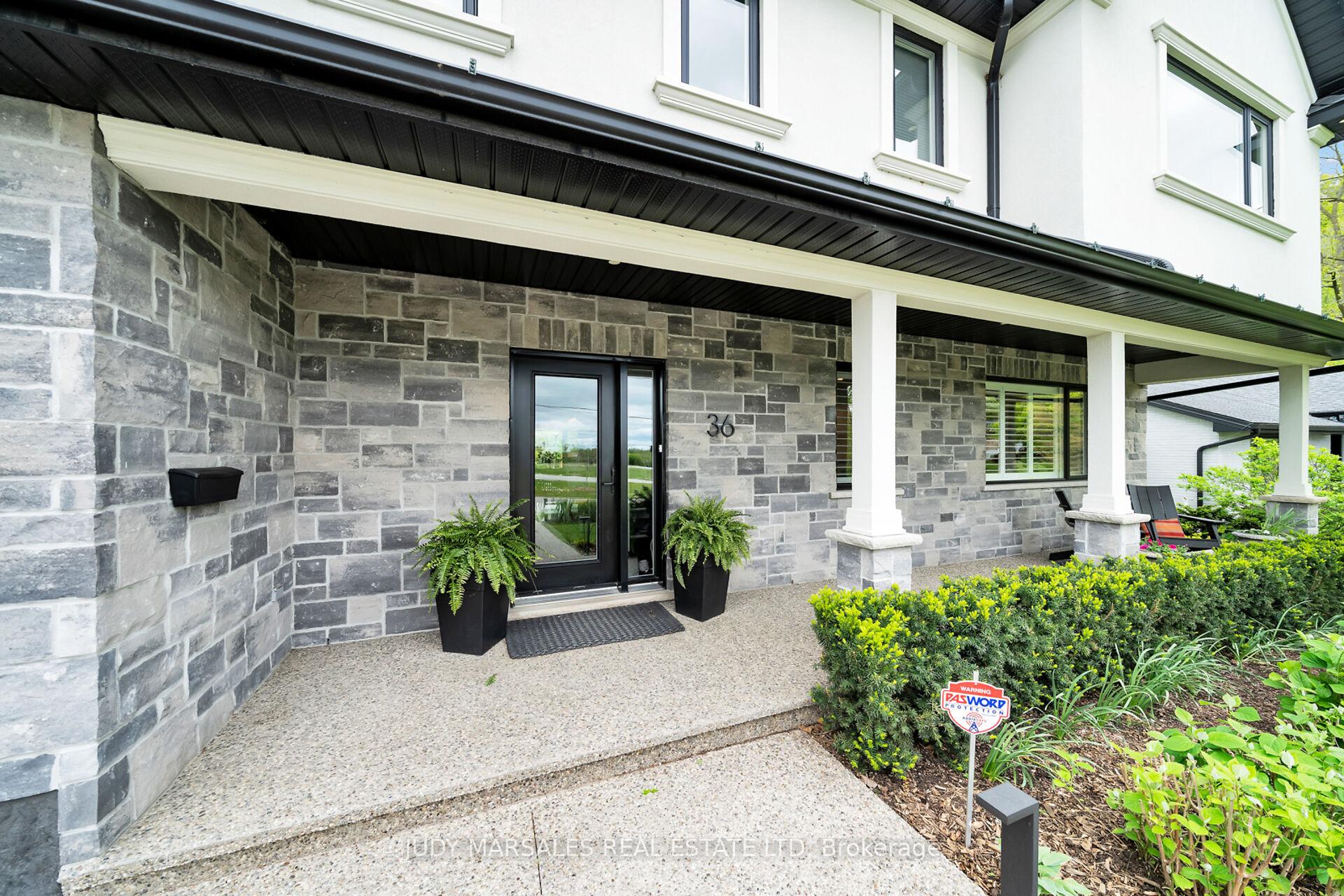 Photo 3 of 36 Parkside Avenue, Hamilton, Dundas — HOMEH