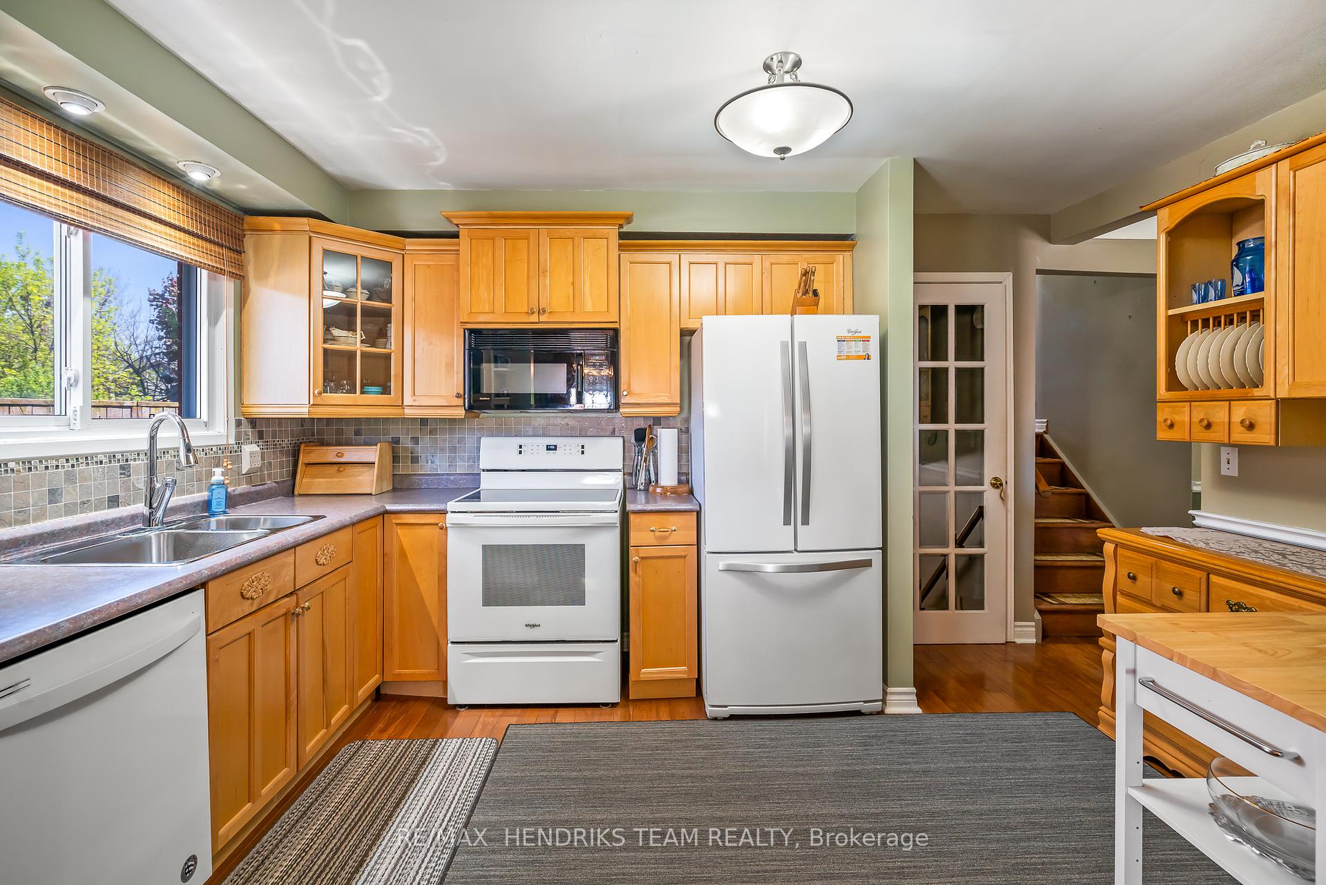 Photo 27 of 8 Dolly Circle, St. Catharines, Secord Woods — HOMEH