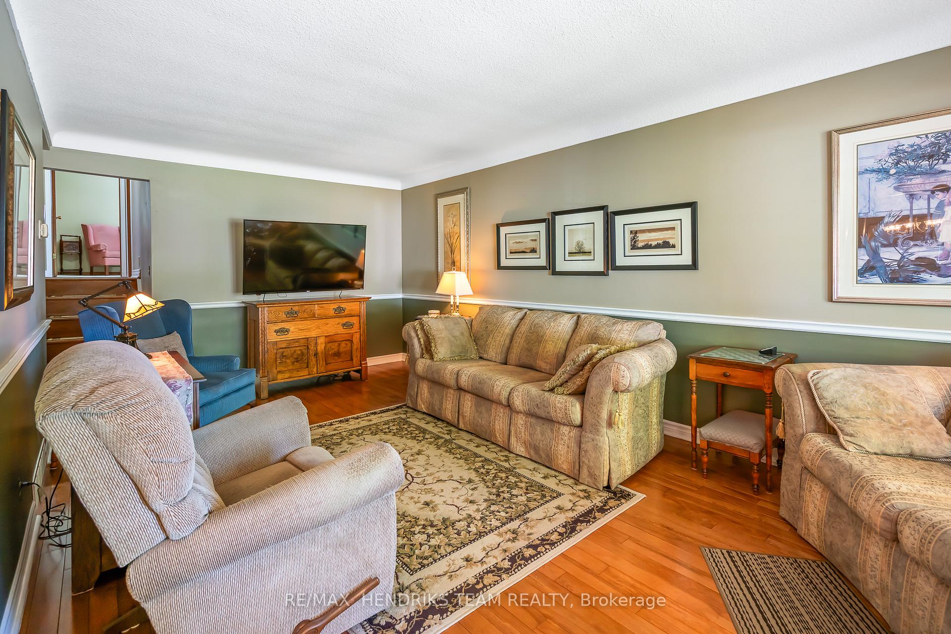 Photo 29 of 8 Dolly Circle, St. Catharines, Secord Woods — HOMEH
