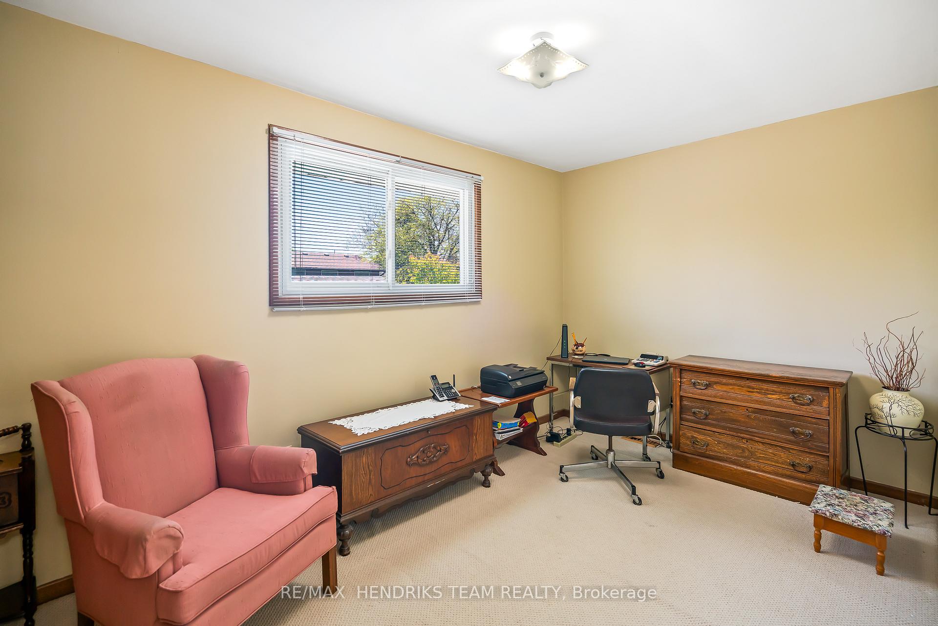 Photo 32 of 8 Dolly Circle, St. Catharines, Secord Woods — HOMEH