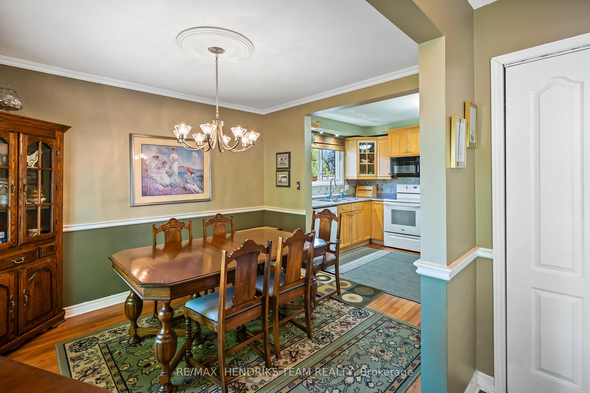 Photo 5 of 8 Dolly Circle, St. Catharines, Secord Woods — HOMEH