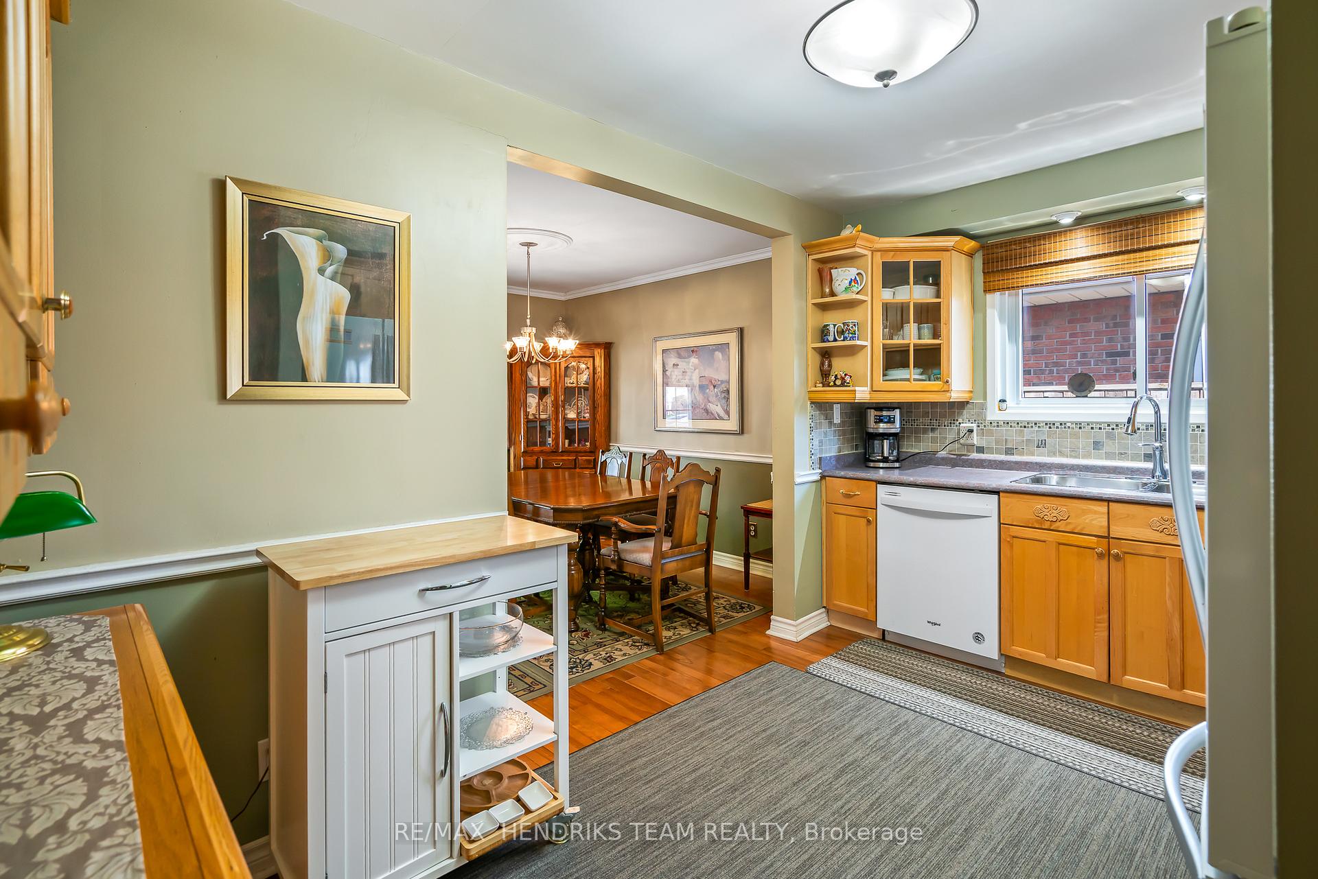 Photo 7 of 8 Dolly Circle, St. Catharines, Secord Woods — HOMEH