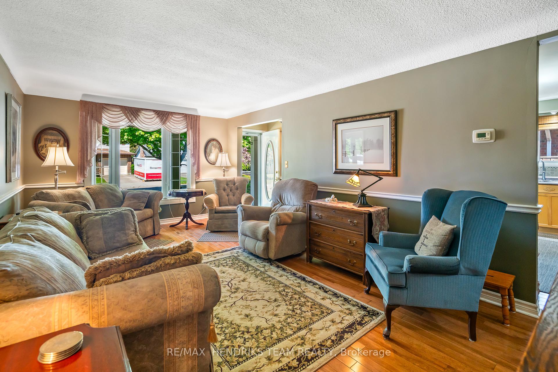 Photo 11 of 8 Dolly Circle, St. Catharines, Secord Woods — HOMEH