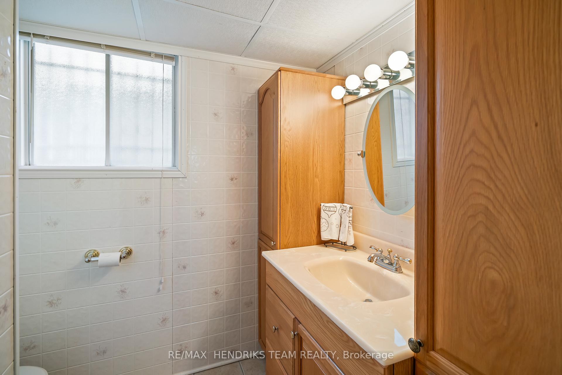 Photo 21 of 8 Dolly Circle, St. Catharines, Secord Woods — HOMEH