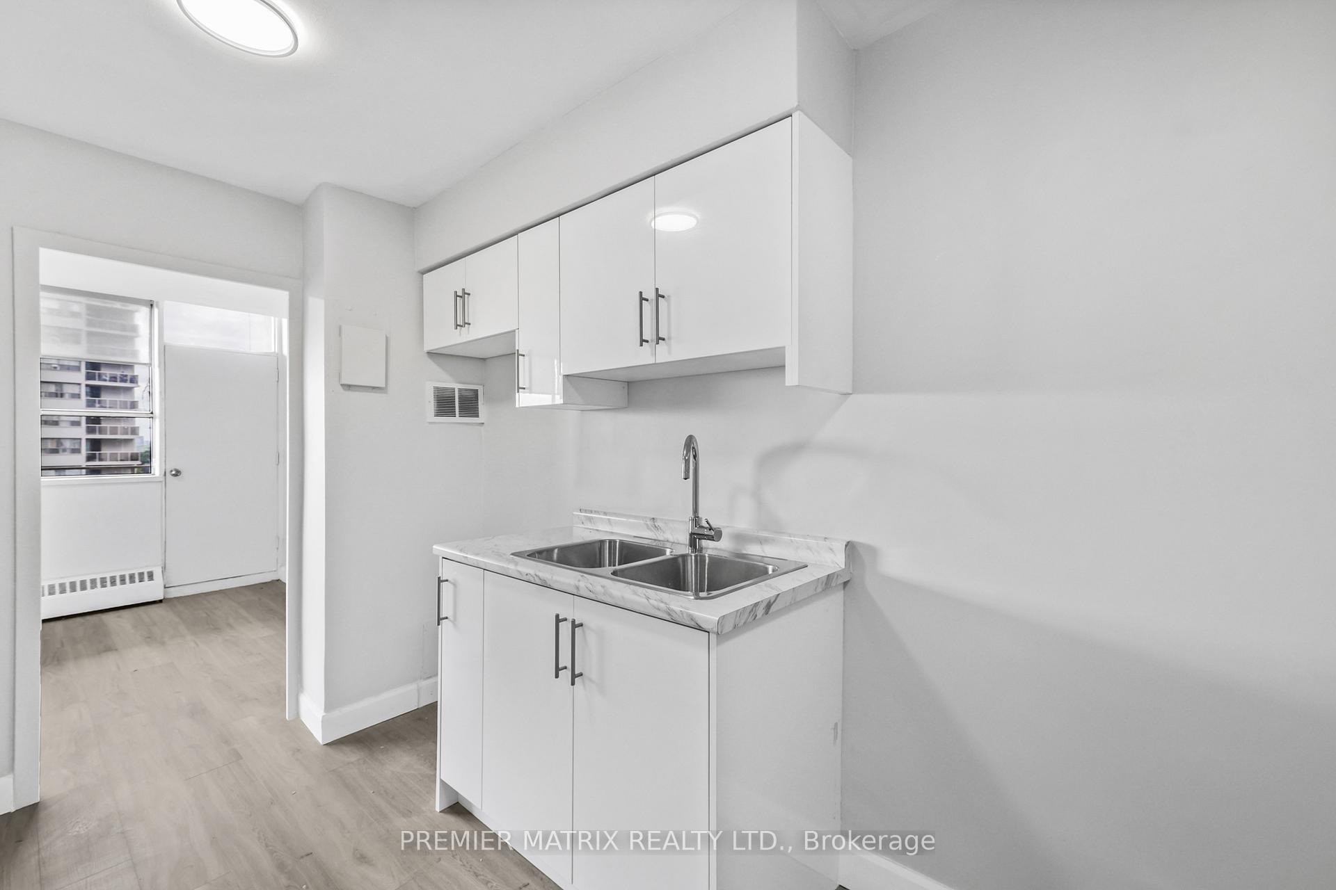Photo 12 of Unit 1015, 65 Thorncliffe Park Drive, Toronto, Thorncliffe Park — HOMEH