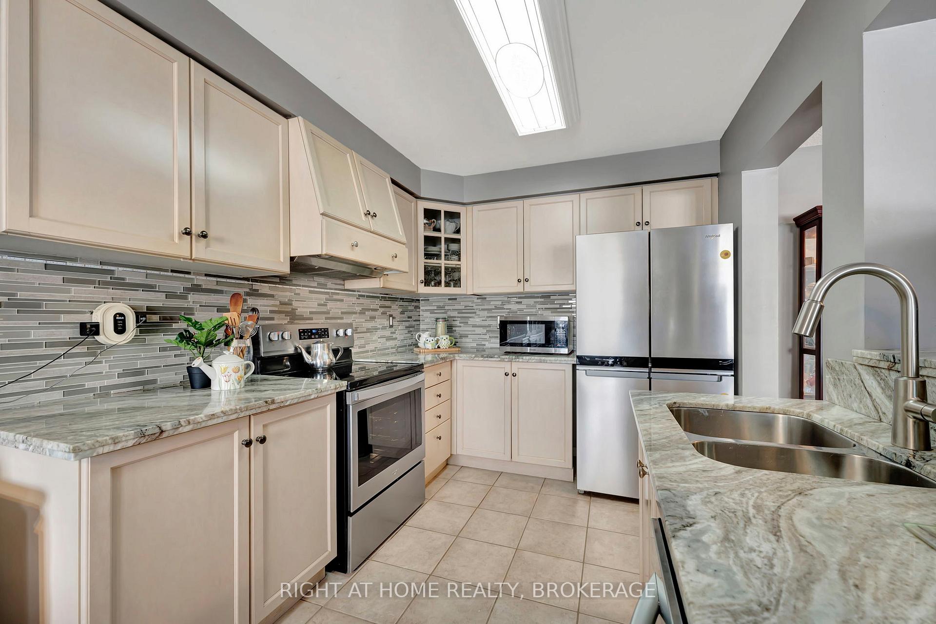 Photo 12 of Unit 33, 485 Green Road, Hamilton, Lakeshore — HOMEH