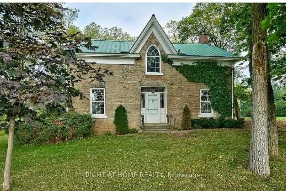 Front of 545 Dundas Street E