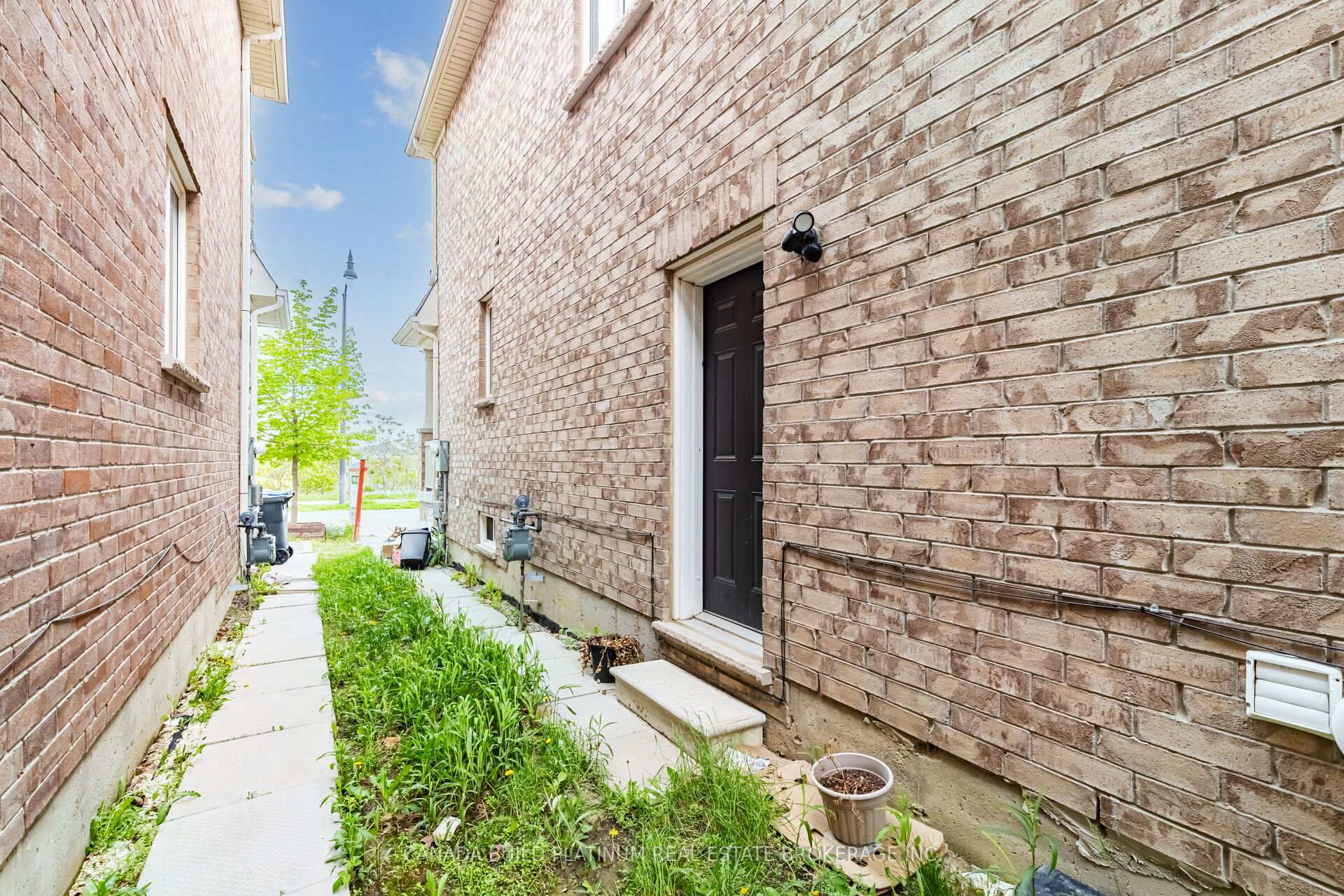 Photo 31 of 75 Baffin Crescent, Brampton, Northwest Brampton — HOMEH