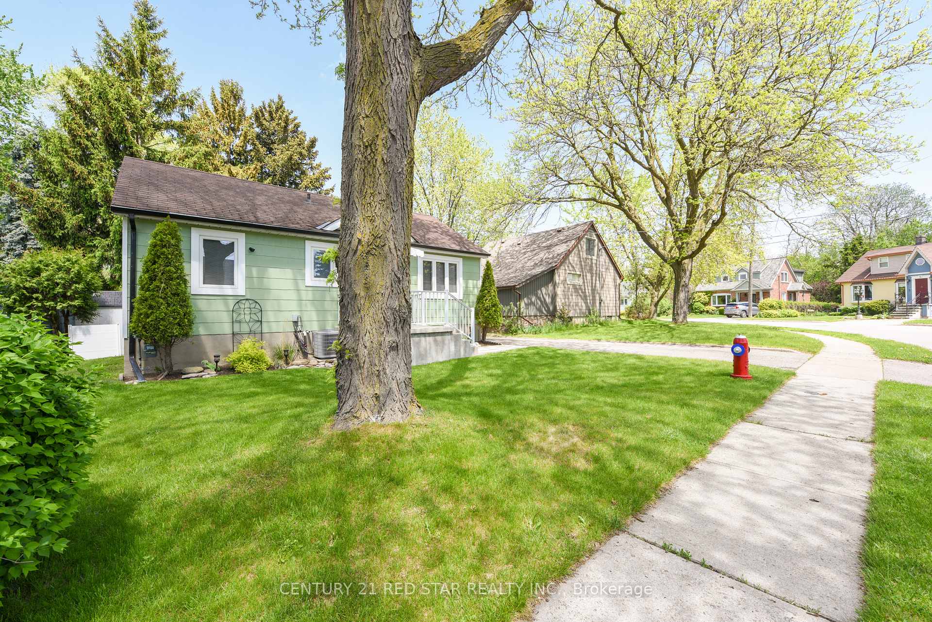 Photo 3 of 12 Rogers Road, Brampton, Brampton West — HOMEH