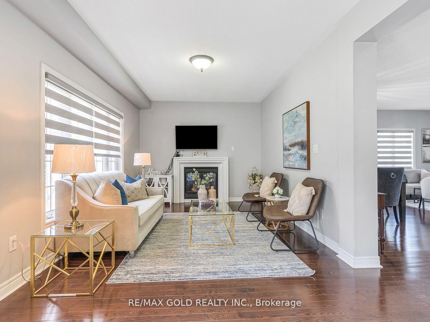 Photo 10 of 8 Moss Way, Brampton, Sandringham-Wellington — HOMEH