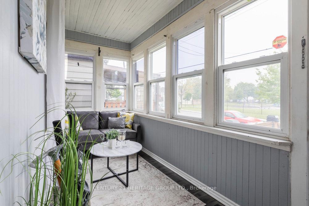 Photo 5 of 34 Benson Avenue, Hamilton, Crown Point — HOMEH