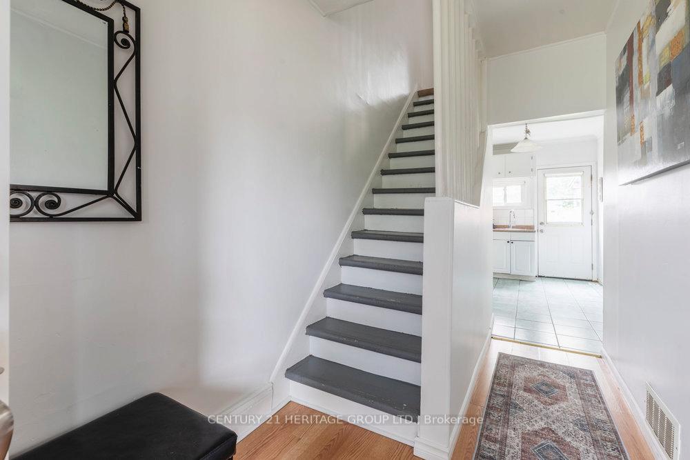Photo 8 of 34 Benson Avenue, Hamilton, Crown Point — HOMEH