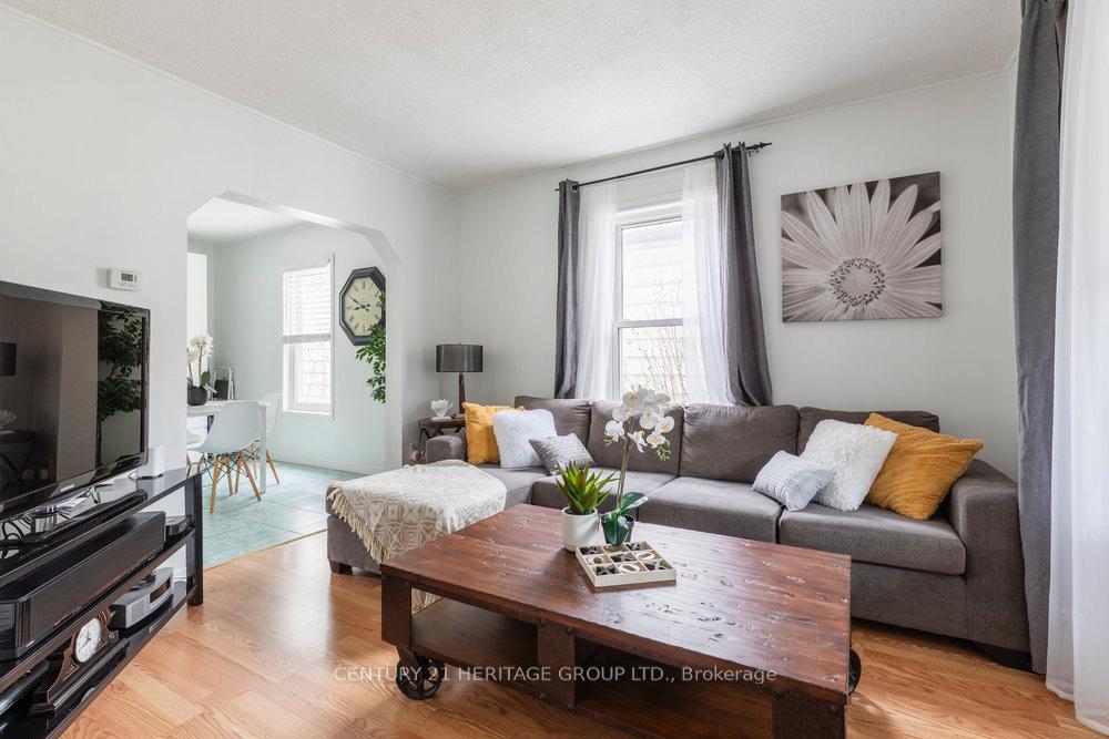 Photo 10 of 34 Benson Avenue, Hamilton, Crown Point — HOMEH