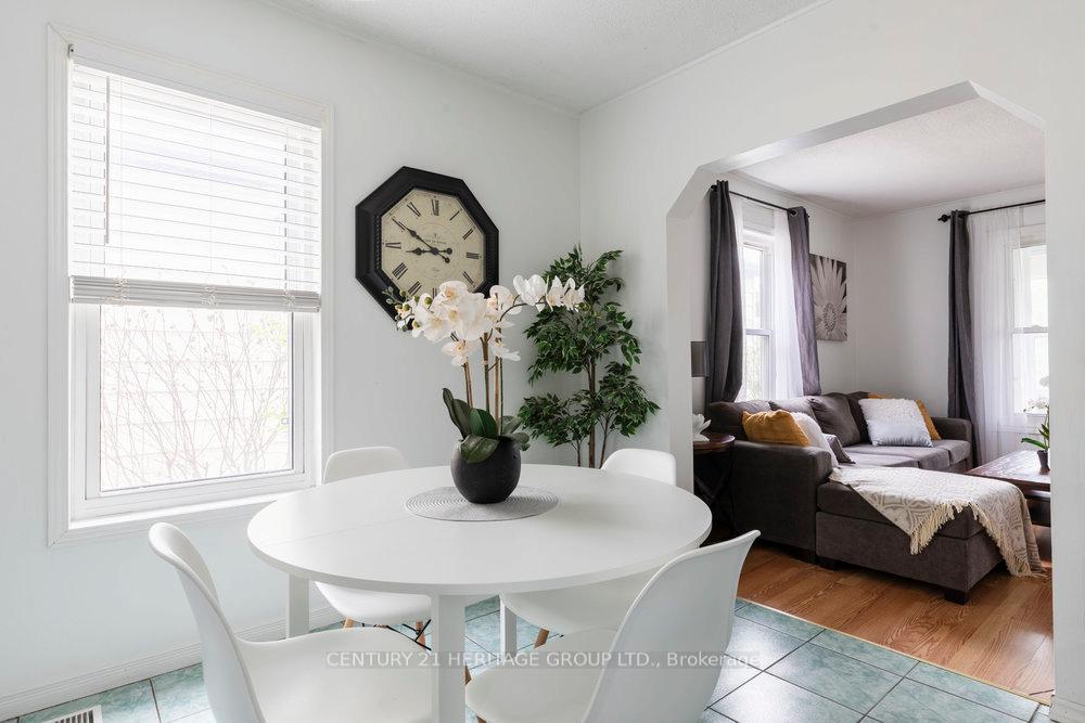 Photo 12 of 34 Benson Avenue, Hamilton, Crown Point — HOMEH