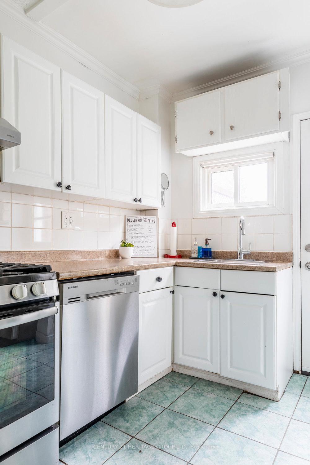 Photo 16 of 34 Benson Avenue, Hamilton, Crown Point — HOMEH