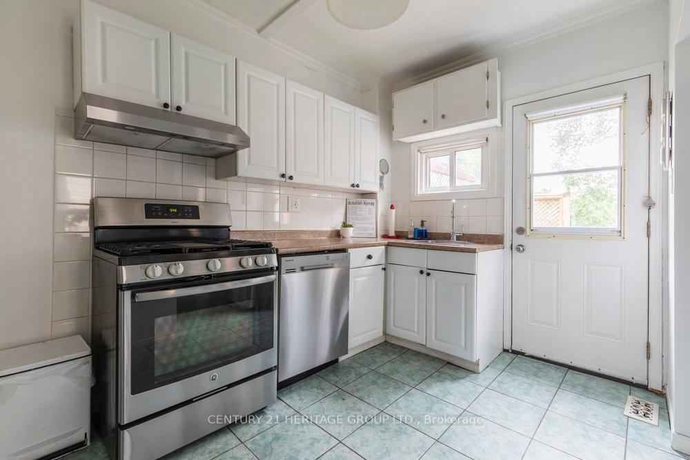 Photo 17 of 34 Benson Avenue, Hamilton, Crown Point — HOMEH
