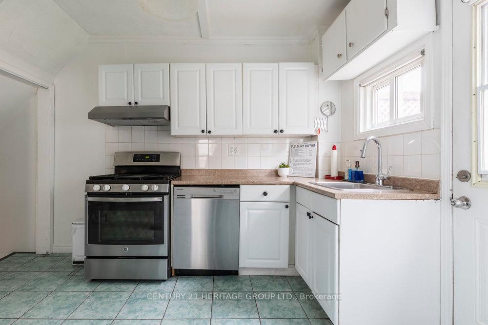 Photo 18 of 34 Benson Avenue, Hamilton, Crown Point — HOMEH