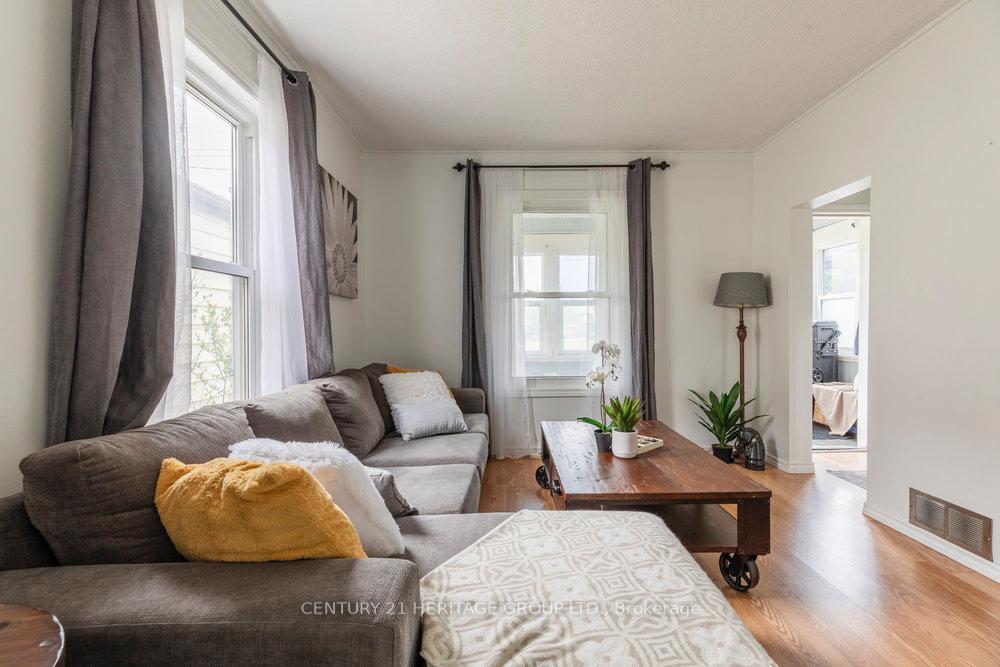 Photo 23 of 34 Benson Avenue, Hamilton, Crown Point — HOMEH