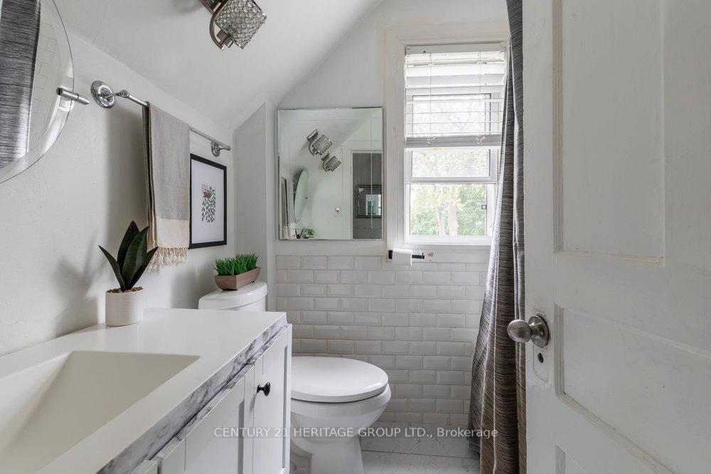 Photo 31 of 34 Benson Avenue, Hamilton, Crown Point — HOMEH
